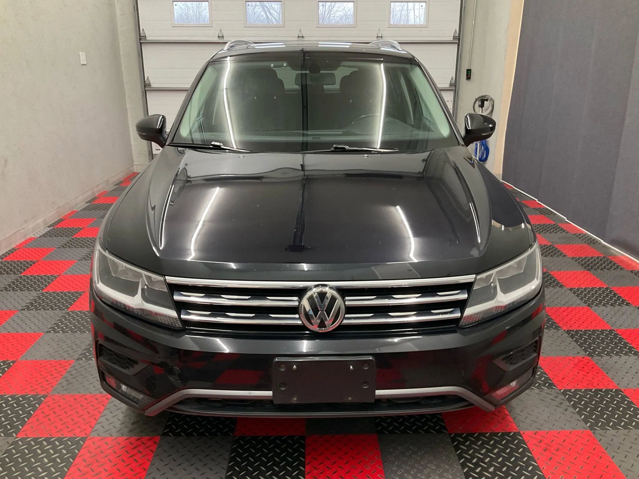 Used 2018 Volkswagen Tiguan SEL image 3