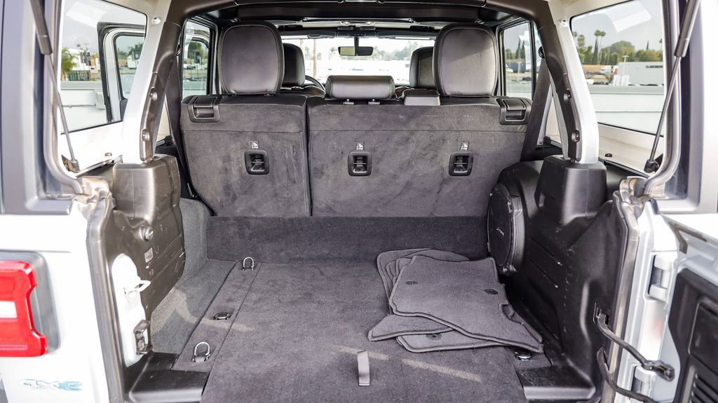 Used 2023 Jeep Wrangler Unlimited Sahara image 30