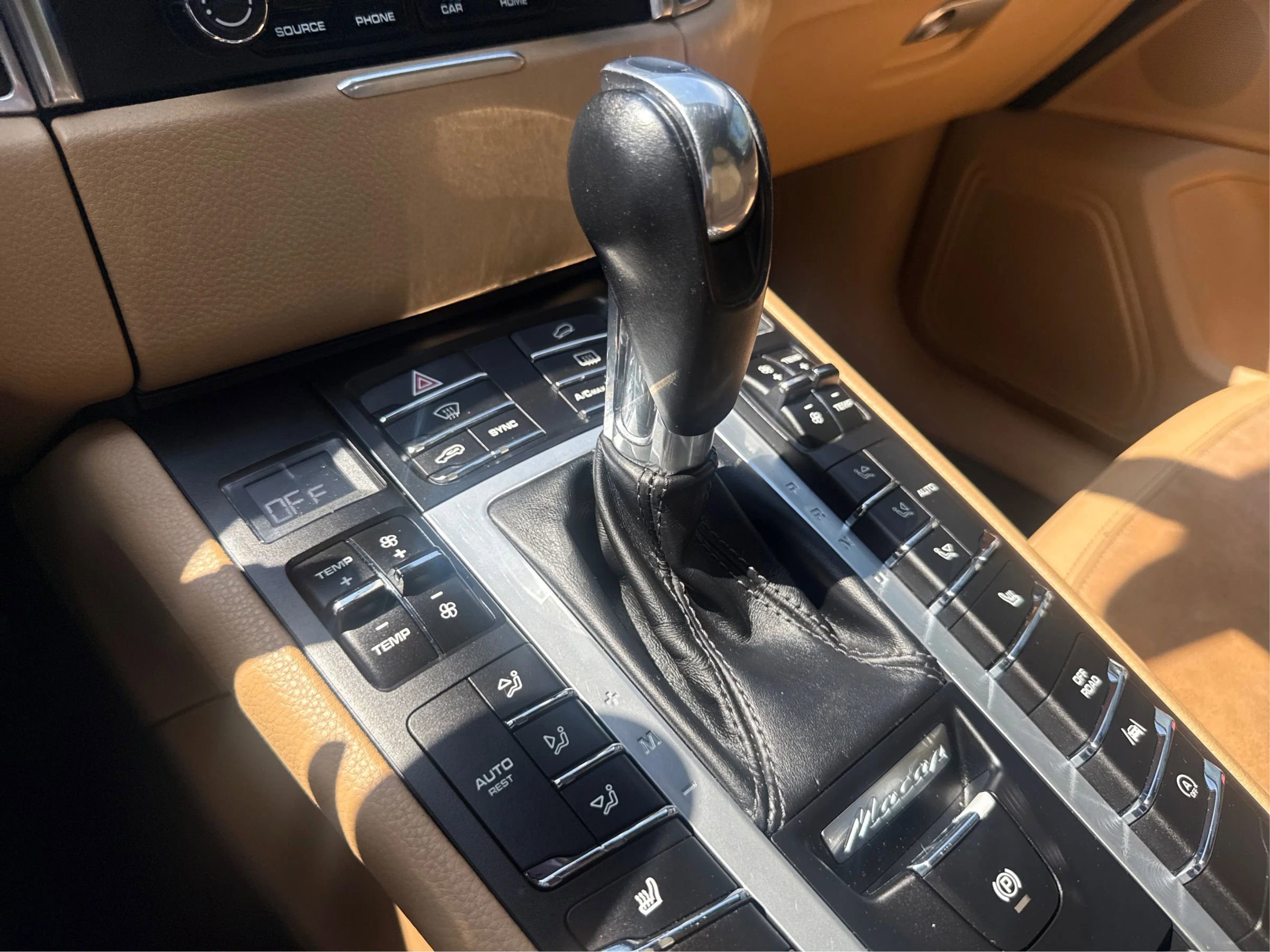 Used 2018 Porsche Macan Sport Edition AWD/4WD image 45