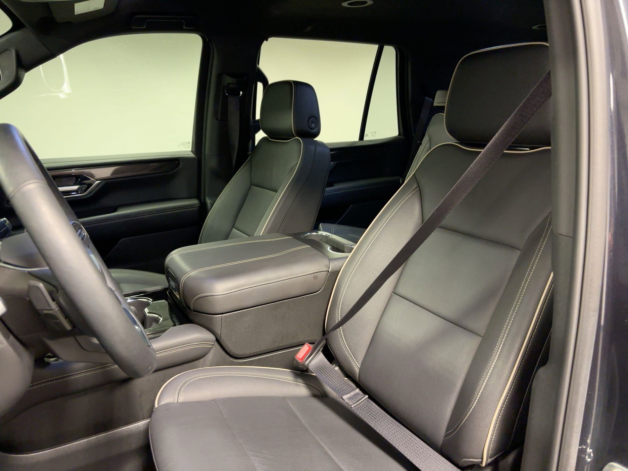 Used 2025 GMC Yukon Elevation image 22