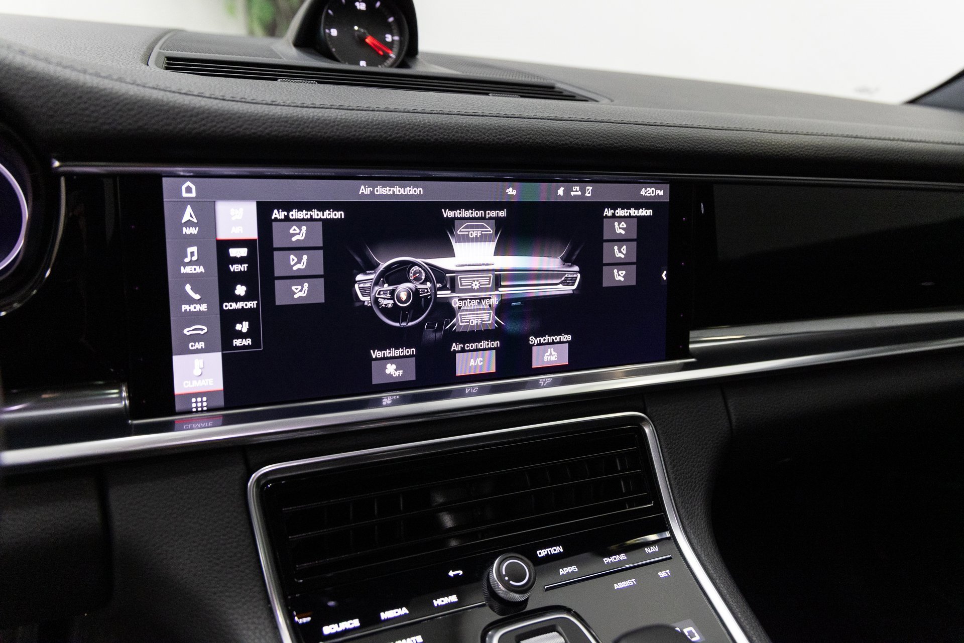 Used 2021 Porsche Panamera image 19