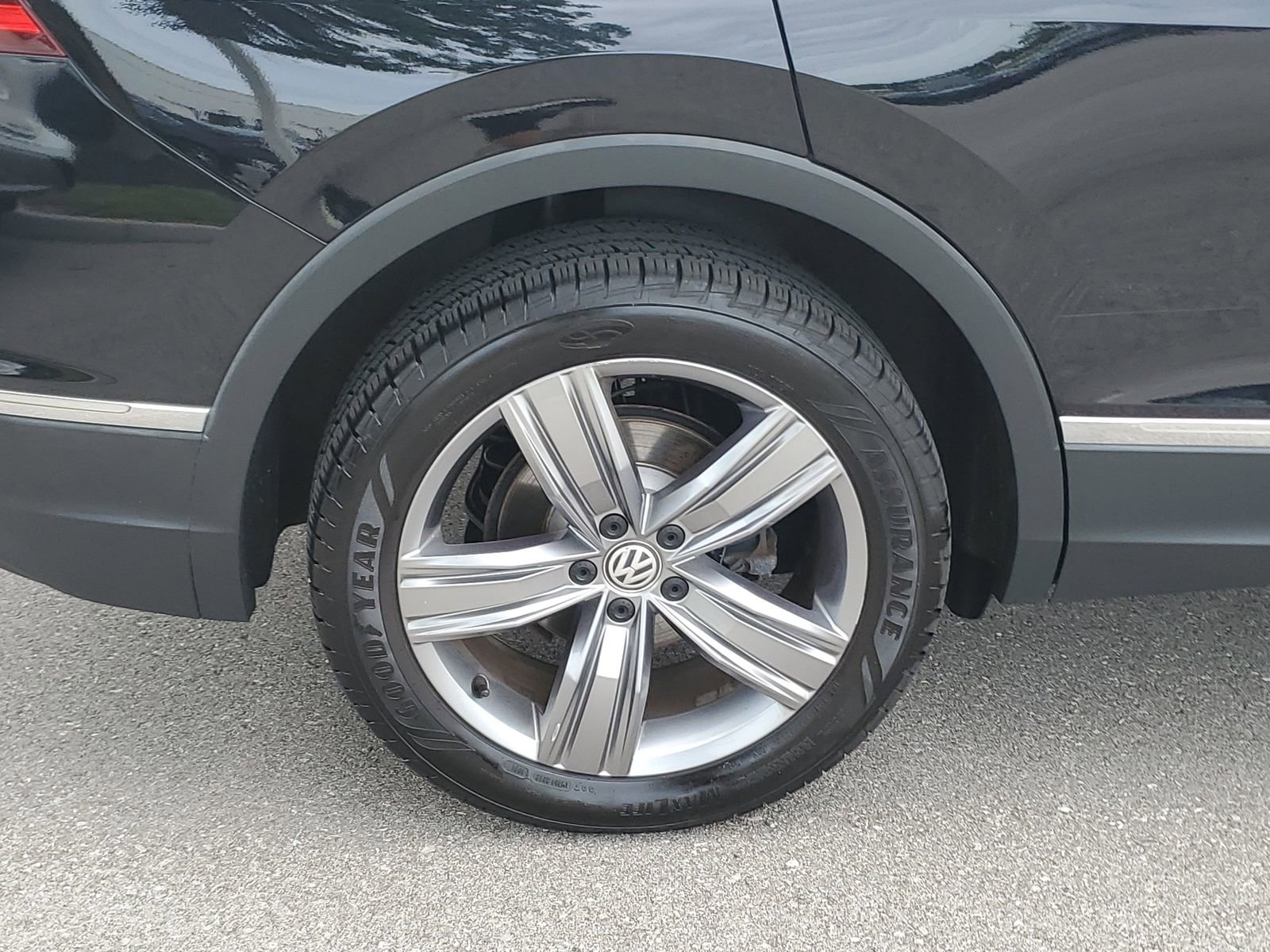 Used 2021 Volkswagen Tiguan SEL AWD/4WD image 5
