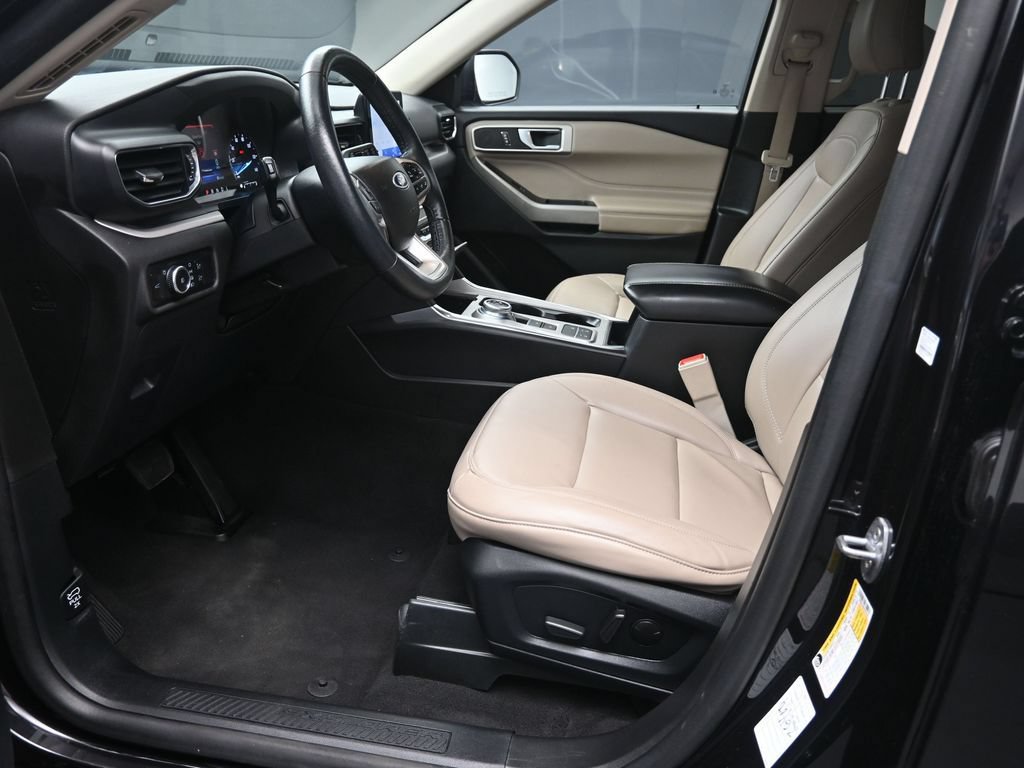 Used 2023 Ford Explorer XLT w/ Equipment Group 202A RWD image 17