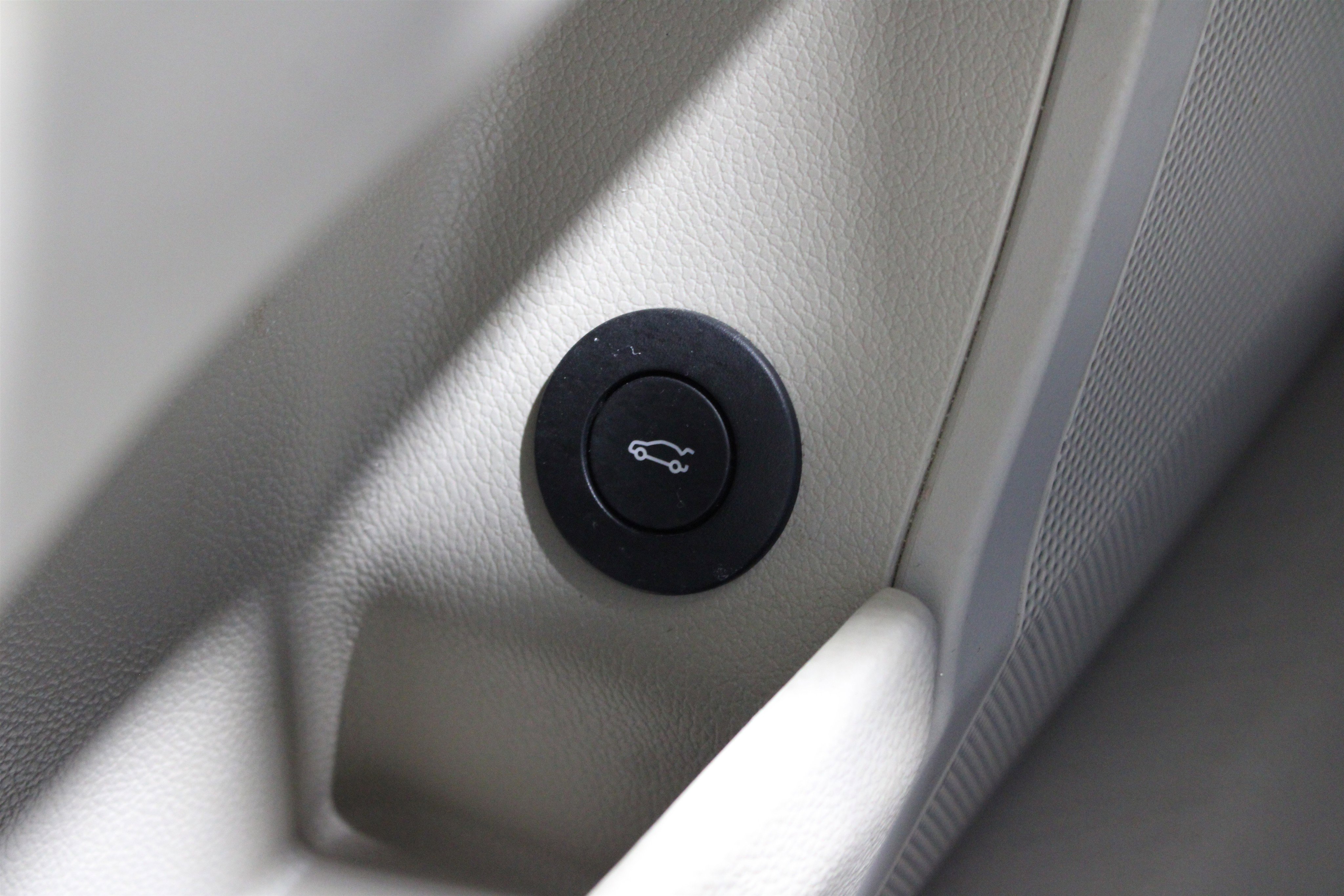 Used 2016 Cadillac XTS Luxury w/ Driver Awareness Package image 23