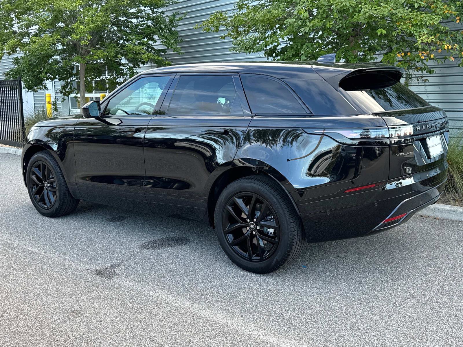 New 2026 Land Rover Range Rover Velar Dynamic SE image 3