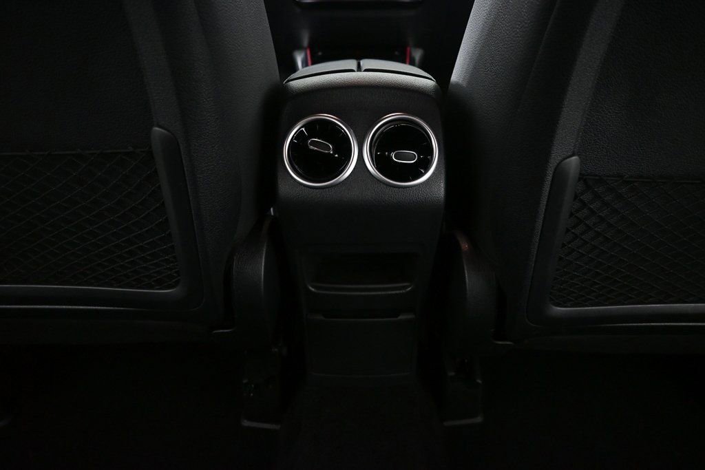 Used 2025 Mercedes-Benz GLB 250 image 18