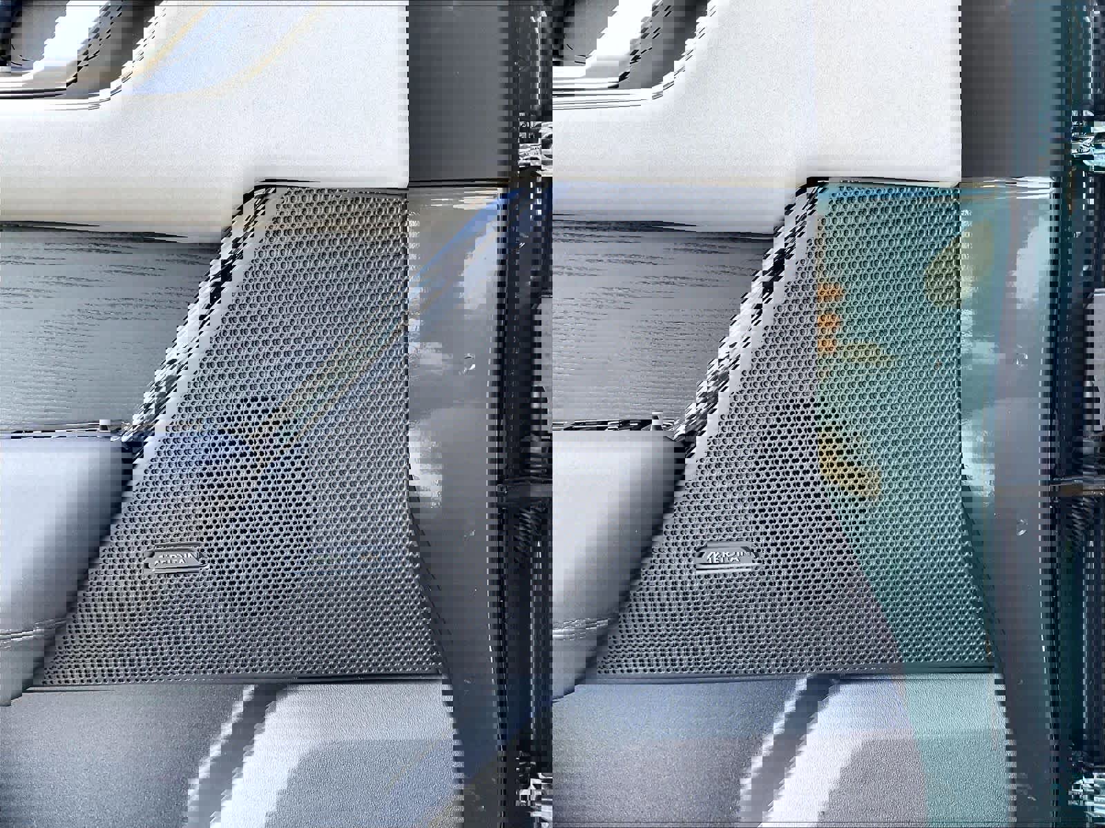 New 2026 Land Rover Range Rover Velar Dynamic SE image 21