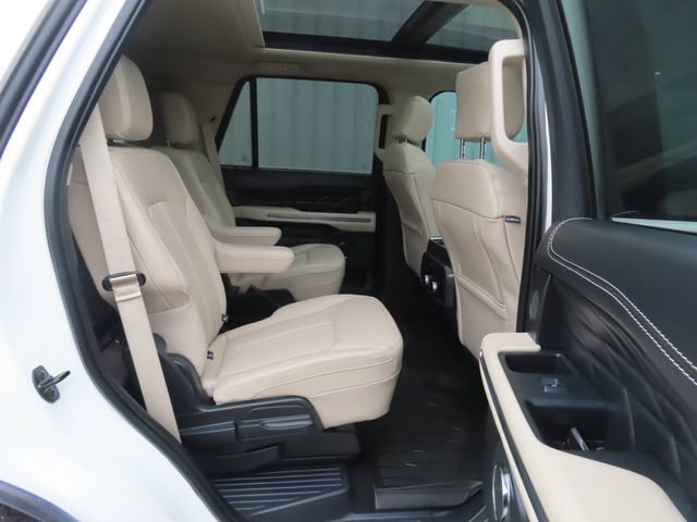 Used 2024 Ford Expedition Platinum AWD/4WD image 30