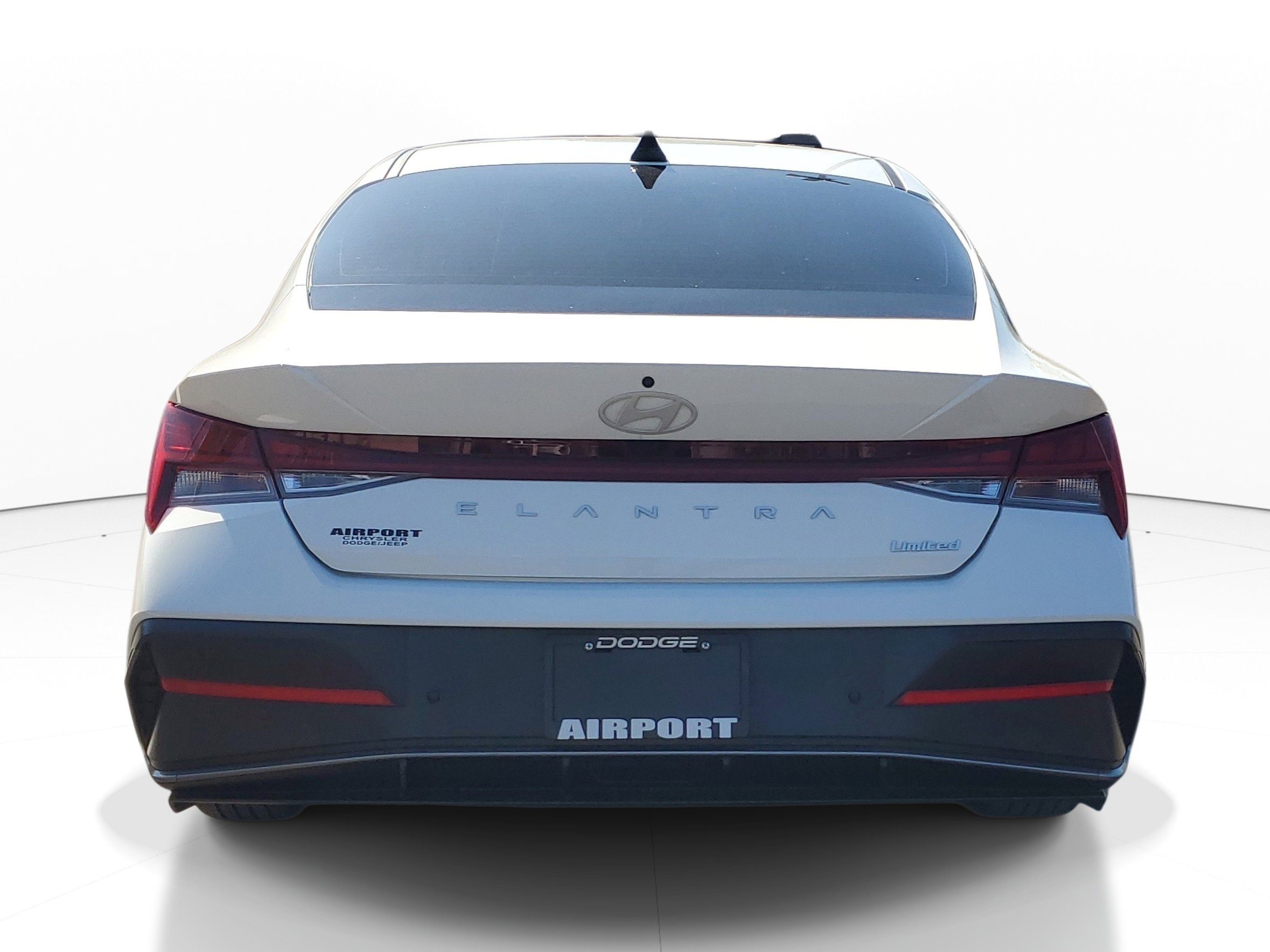 Used 2024 Hyundai Elantra Limited image 6