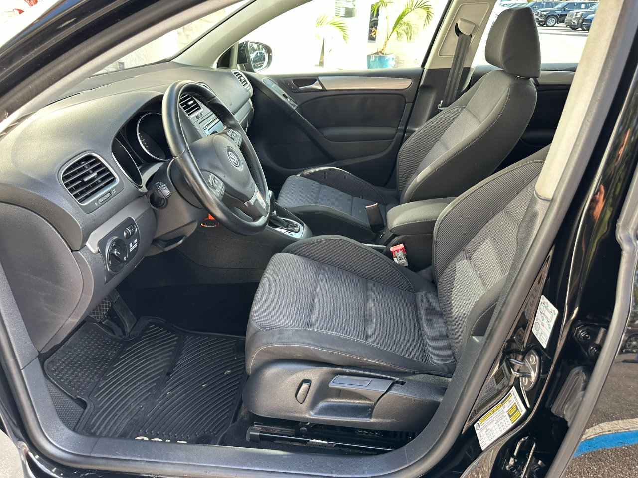 Used 2011 Volkswagen Golf TDI image 23