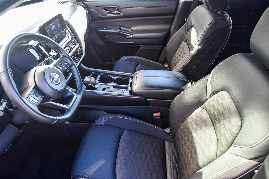 Used 2024 Nissan Pathfinder SV image 17