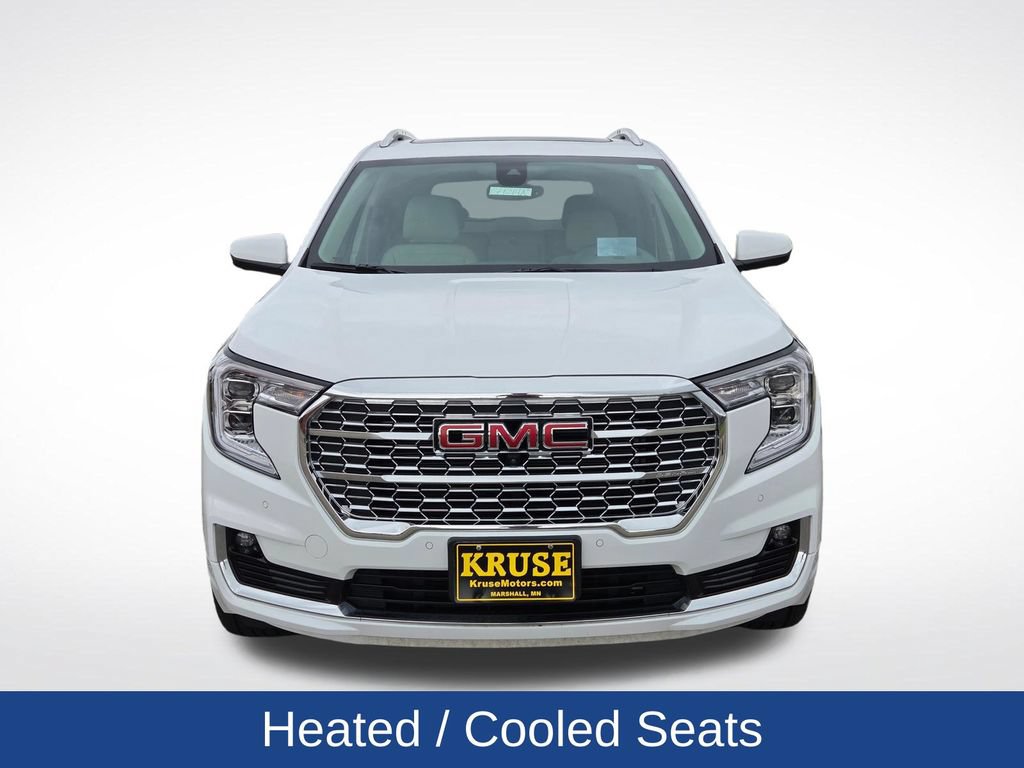 Used 2024 GMC Terrain Denali w/ Denali Premium Package AWD/4WD image 11