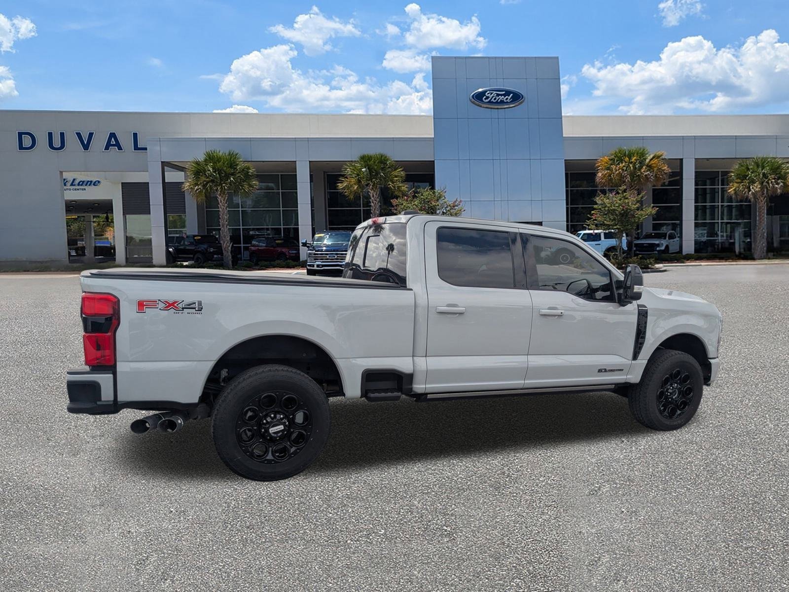 Used 2025 Ford F250 Platinum w/ FX4 Off-Road Package image 4