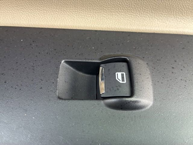 Used 2014 Ford Taurus SE image 23