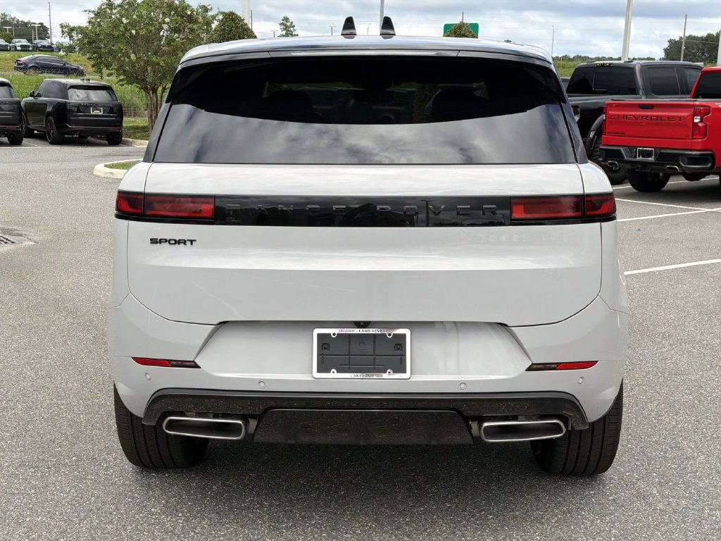 New 2027 Land Rover Range Rover Sport Dynamic SE AWD/4WD image 4