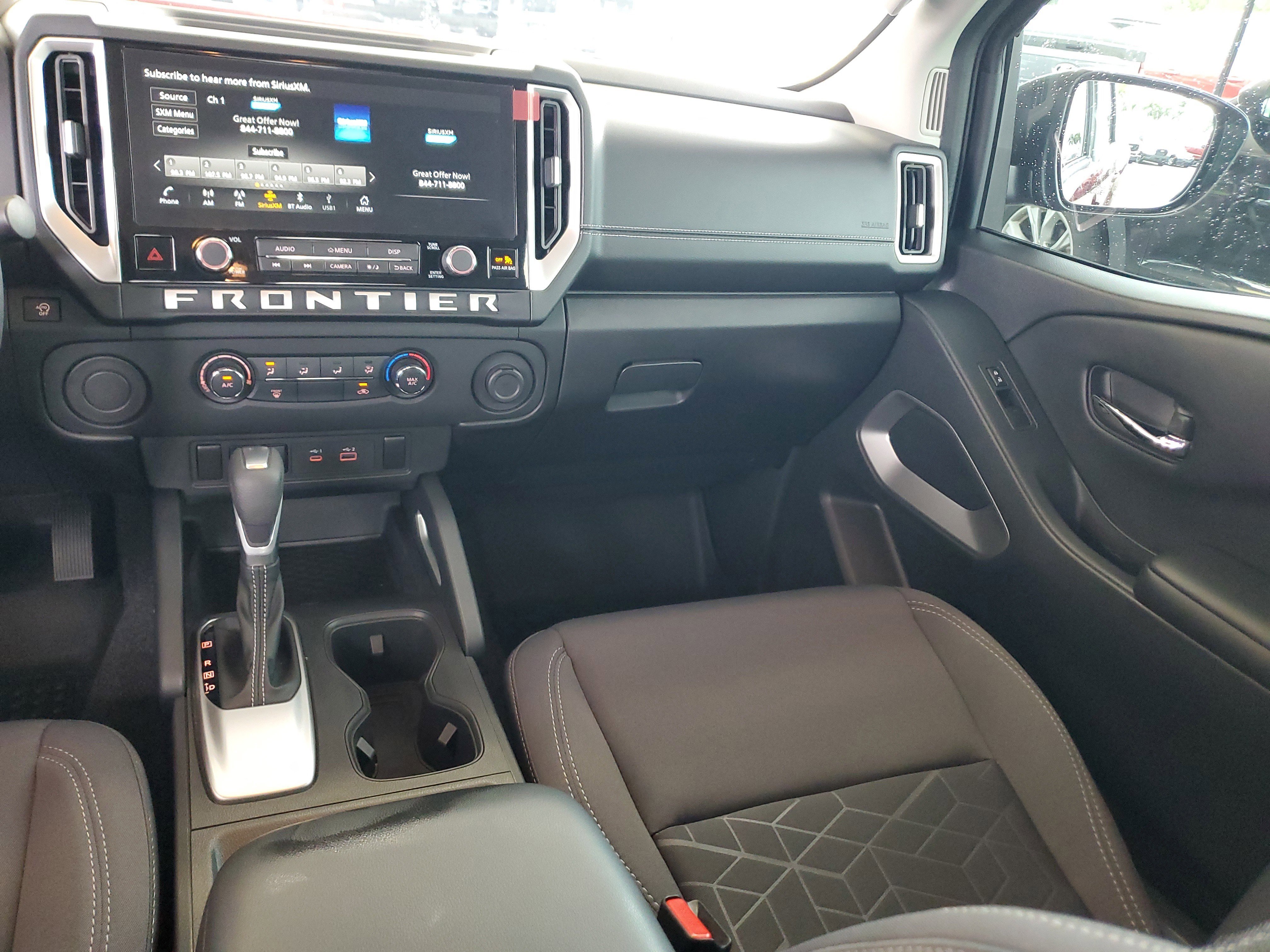 Used 2025 Nissan Frontier SV image 16