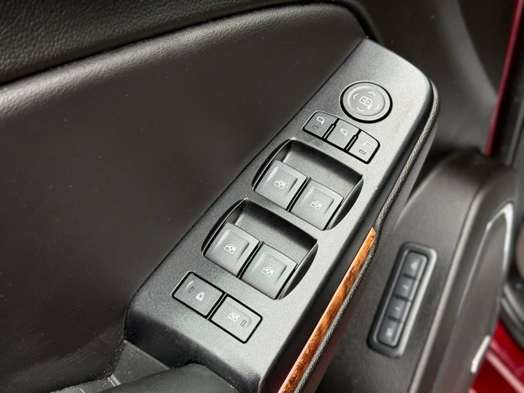 Used 2019 Chevrolet Suburban Premier image 15