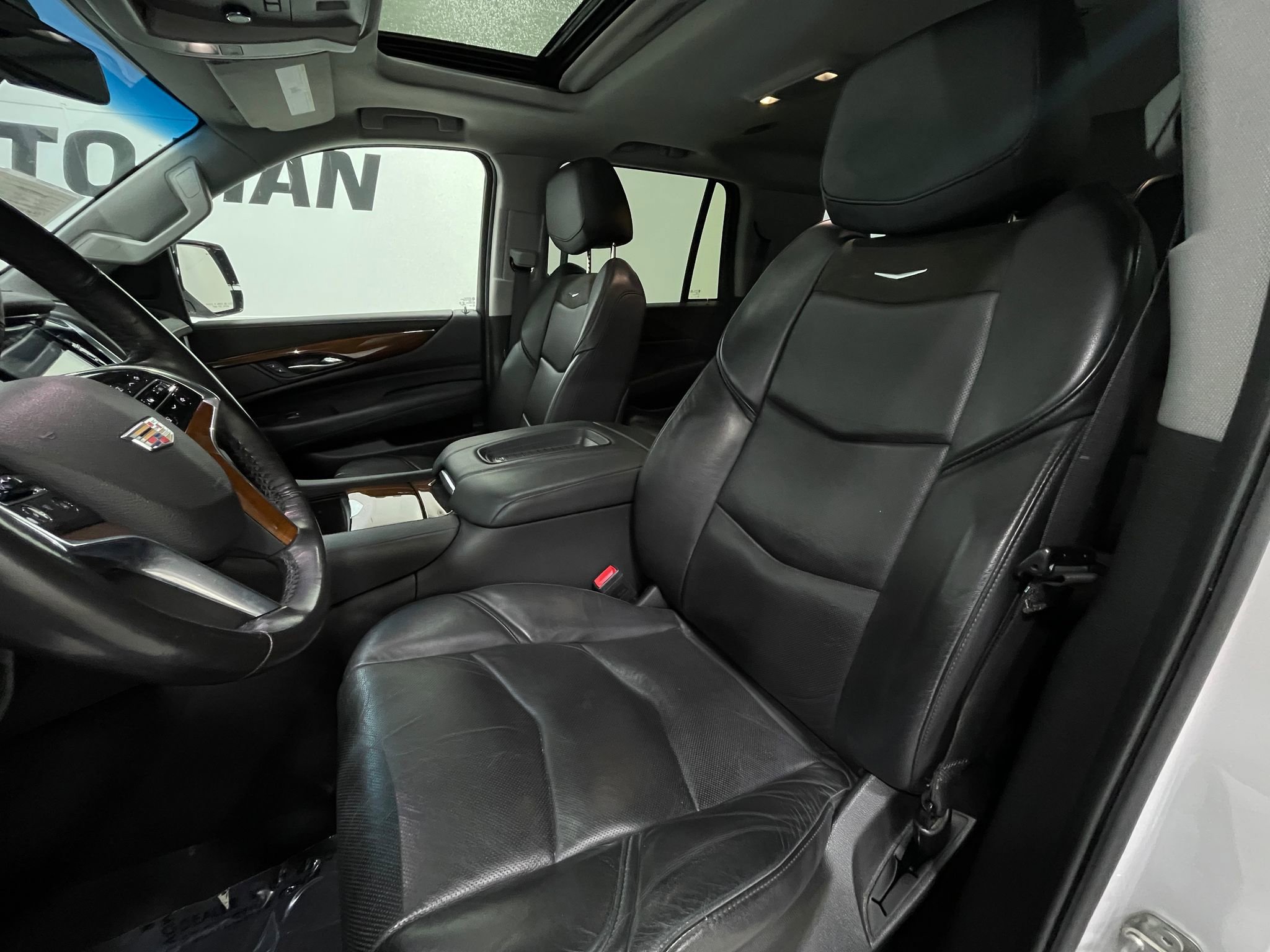 Used 2019 Cadillac Escalade Luxury image 13