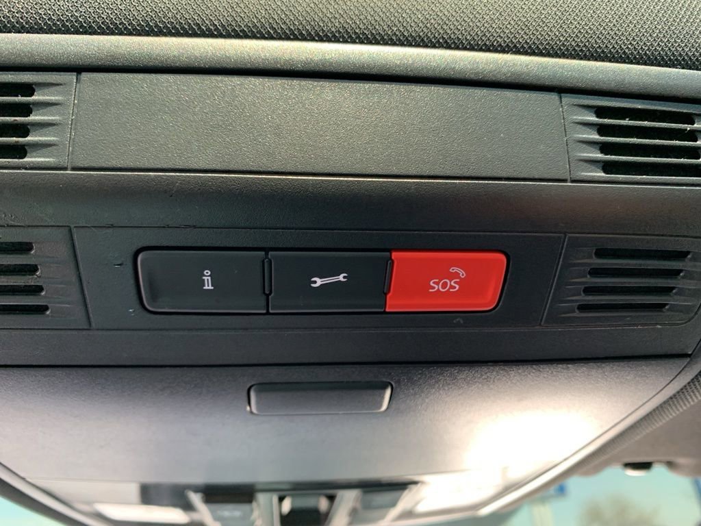 Used 2018 Volkswagen GTI SE FWD image 32