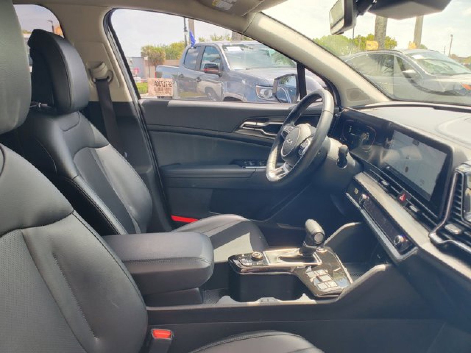 Used 2024 Kia Sportage EX image 34