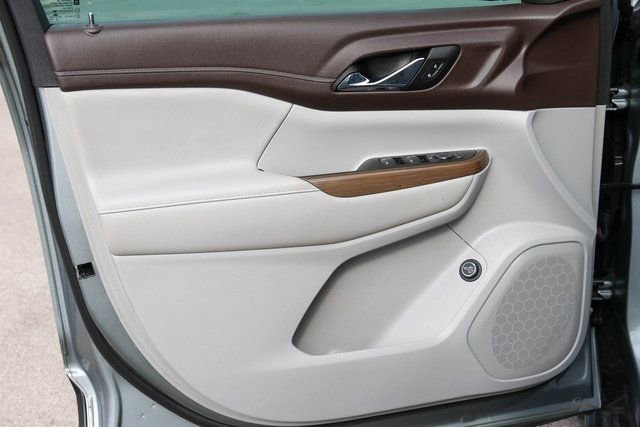 Used 2023 GMC Acadia SLE w/ Driver Convenience Package image 12