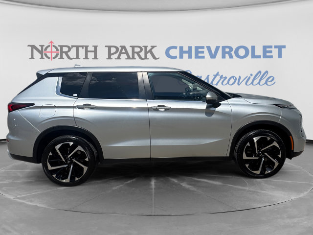 Used 2024 Mitsubishi Outlander SE AWD/4WD image 2