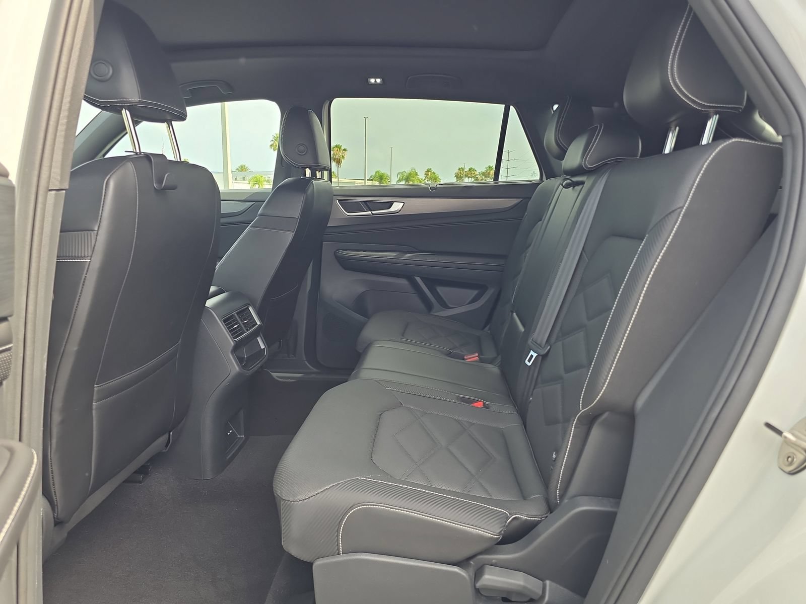 Used 2024 Volkswagen Atlas Cross Sport SE w/ Panoramic Sunroof Package FWD image 13