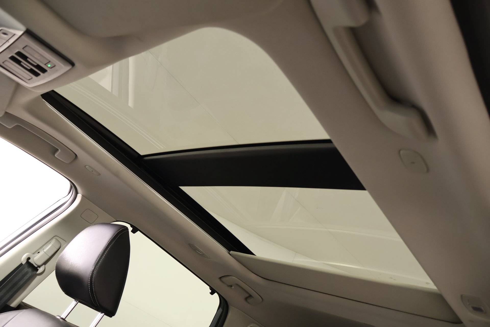 Used 2023 Nissan Rogue SL w/ SL Premium Package FWD image 16