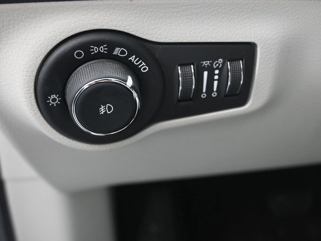 Used 2020 Jeep Compass Latitude image 21