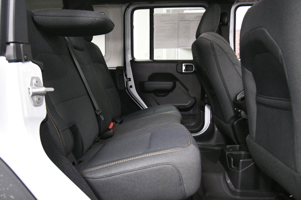 Used 2025 Jeep Wrangler Sport S image 23