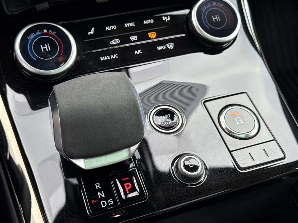 Used 2023 Land Rover Range Rover Sport SE image 25