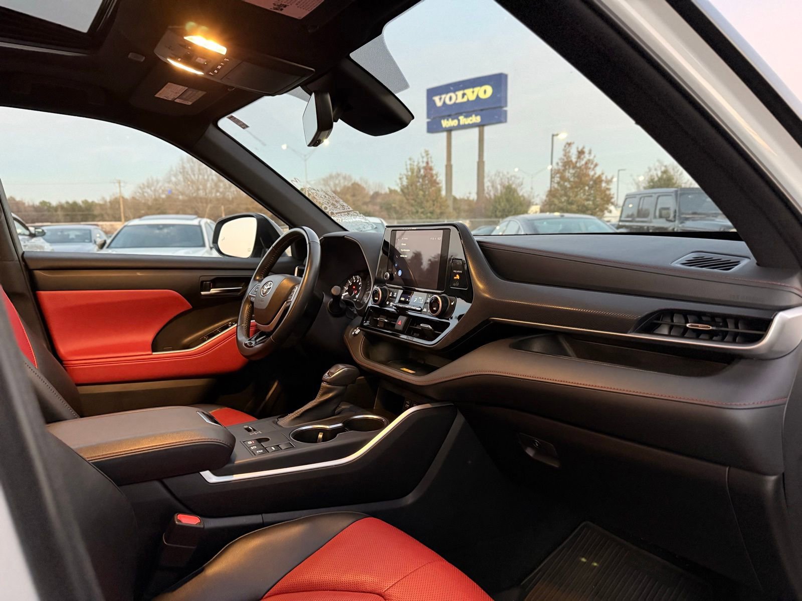 Used 2023 Toyota Highlander XSE image 25