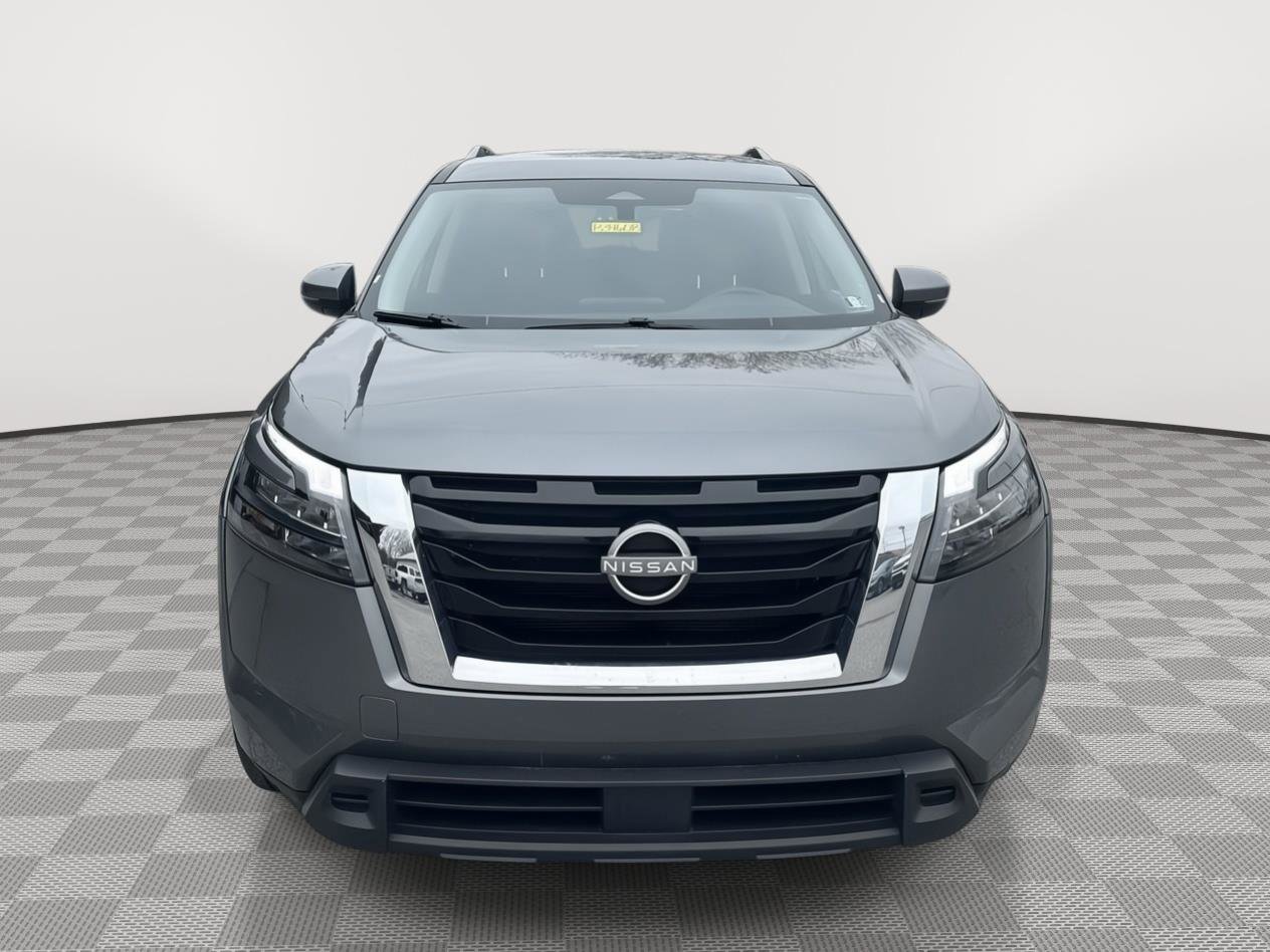 Used 2025 Nissan Pathfinder SV image 8