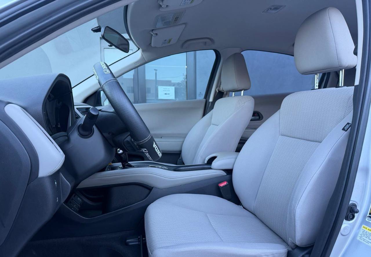 Used 2016 Honda HR-V LX image 21