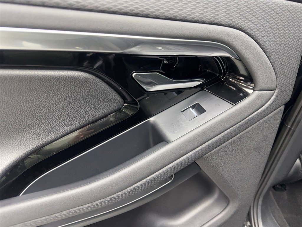 Used 2023 Land Rover Range Rover Evoque S image 39