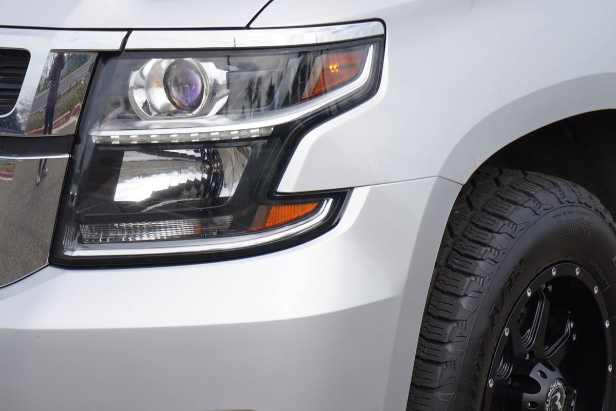 Used 2017 Chevrolet Suburban LT image 2