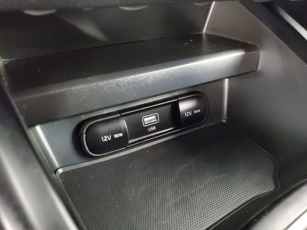 Used 2025 Kia Soul LX FWD image 18