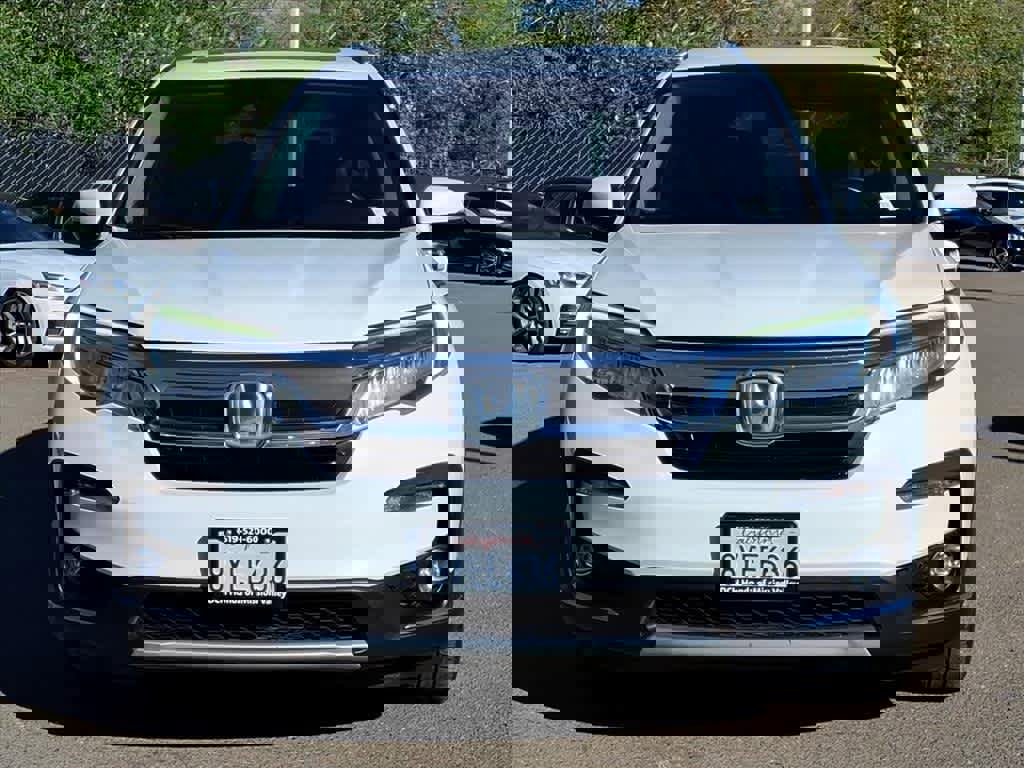 Certified 2022 Honda Pilot Touring image 2