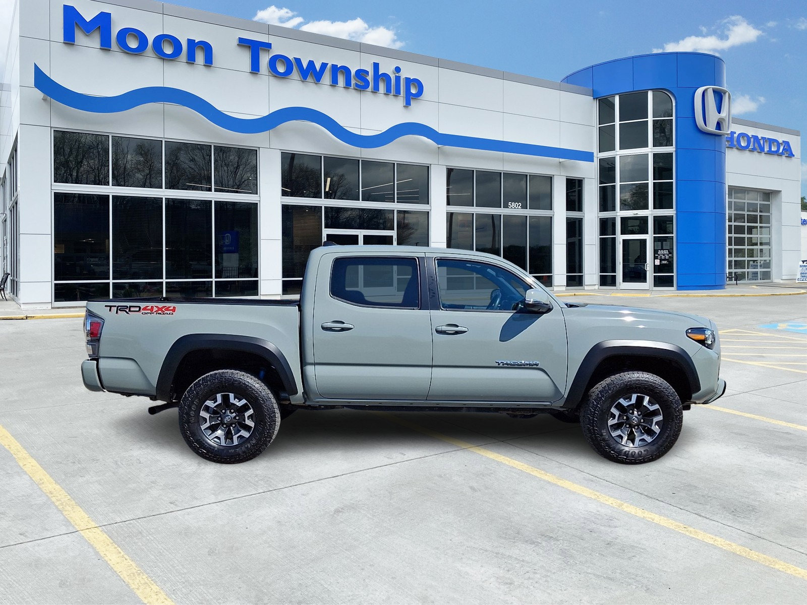 Used 2023 Toyota Tacoma TRD Off-Road w/ TRD Premium Off Road Package image 7