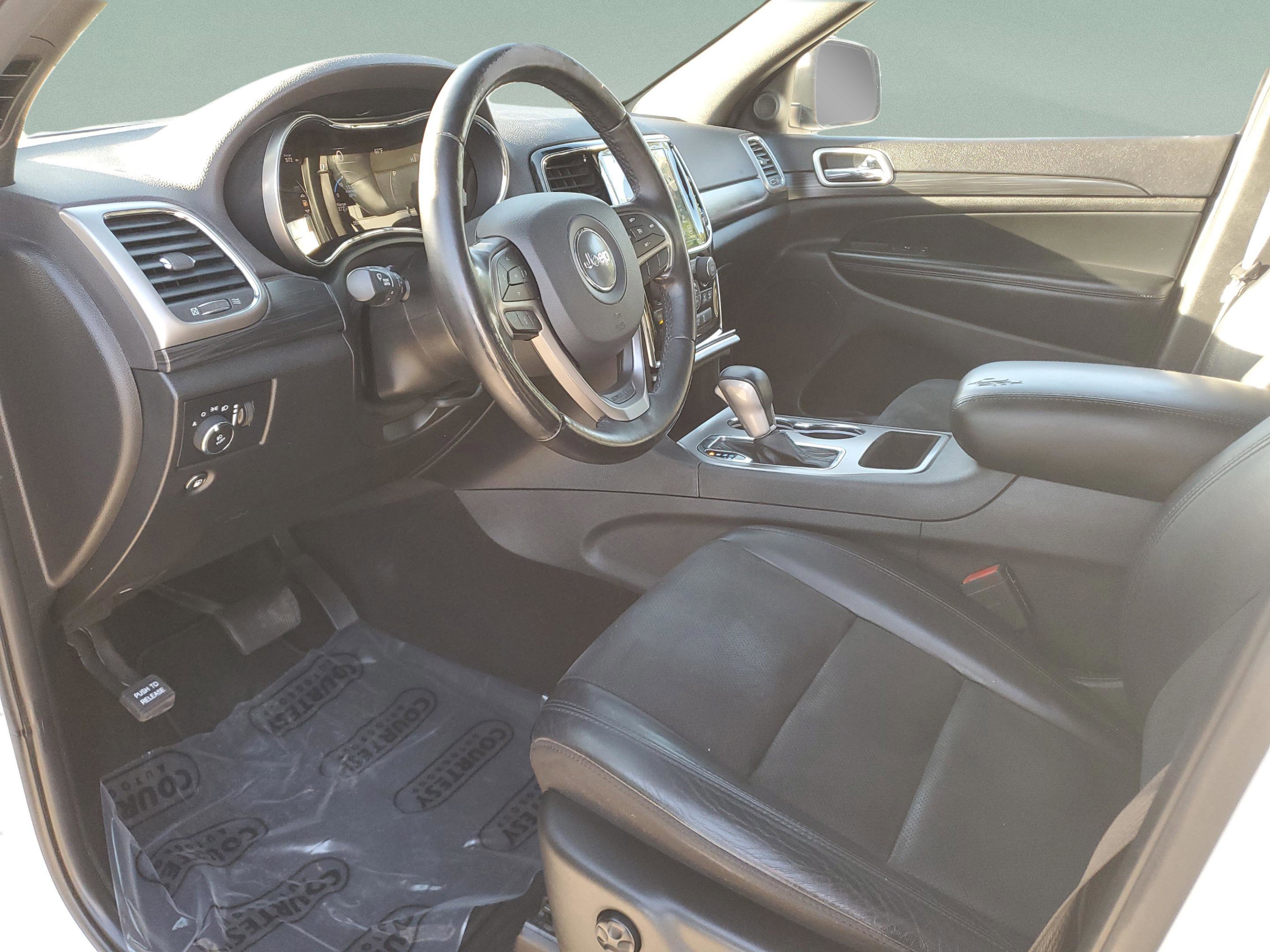 Used 2020 Jeep Grand Cherokee Altitude AWD/4WD image 16