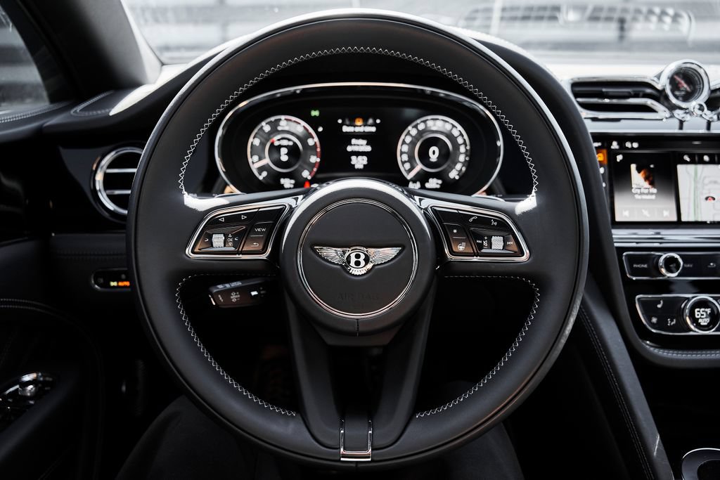 Used 2025 Bentley Bentayga AWD/4WD image 56