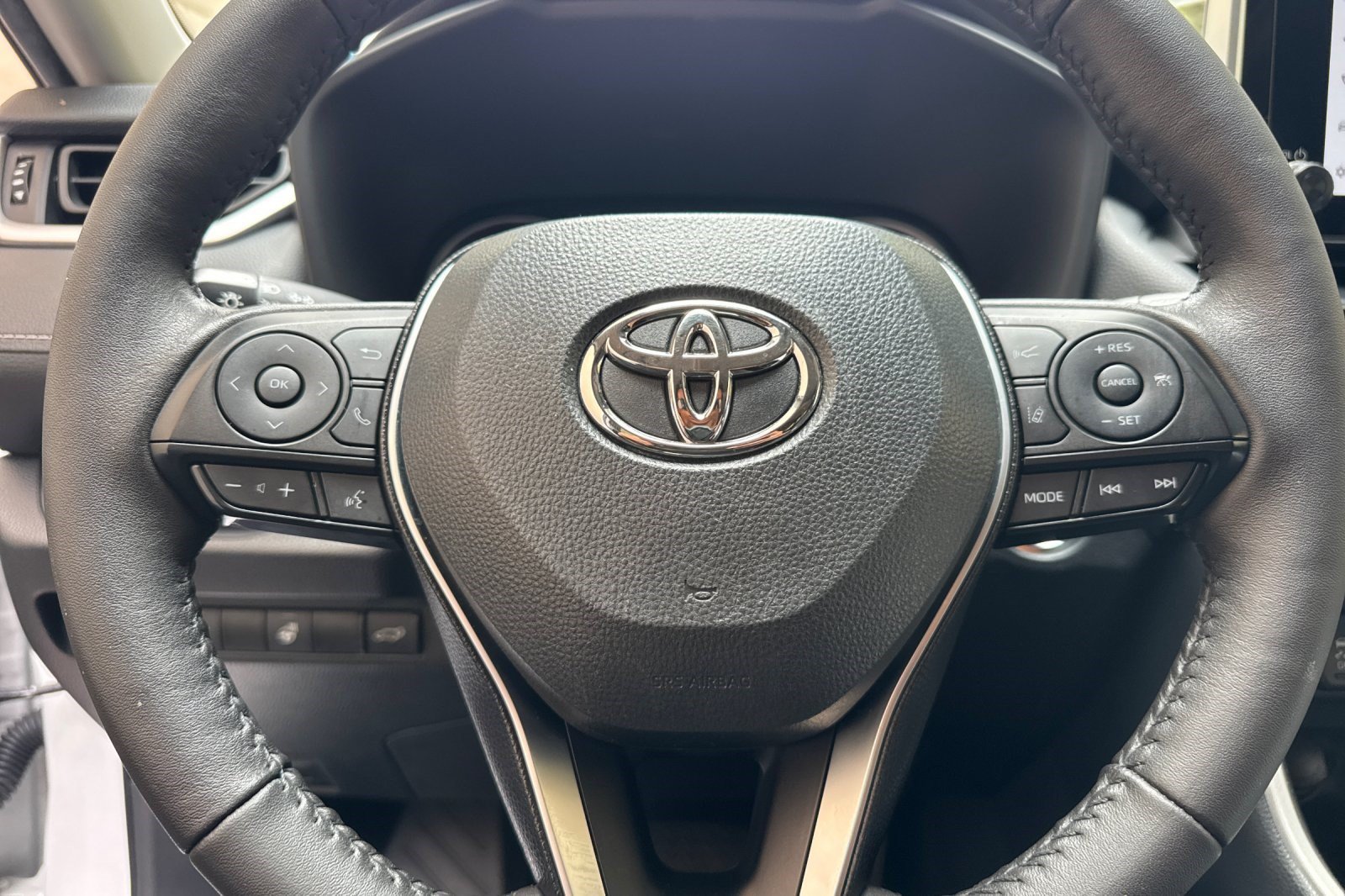 Used 2024 Toyota RAV4 XLE w/ Convenience Package FWD image 10