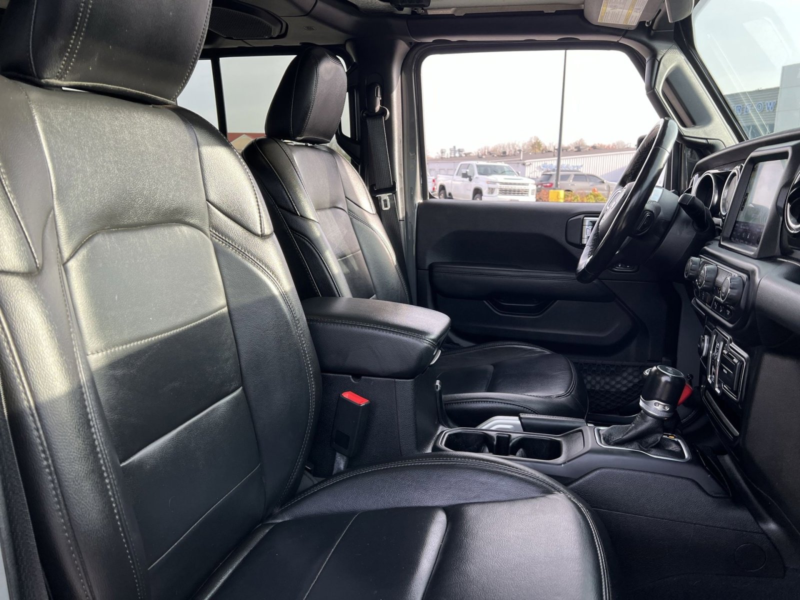 Used 2020 Jeep Wrangler Unlimited Sahara image 25