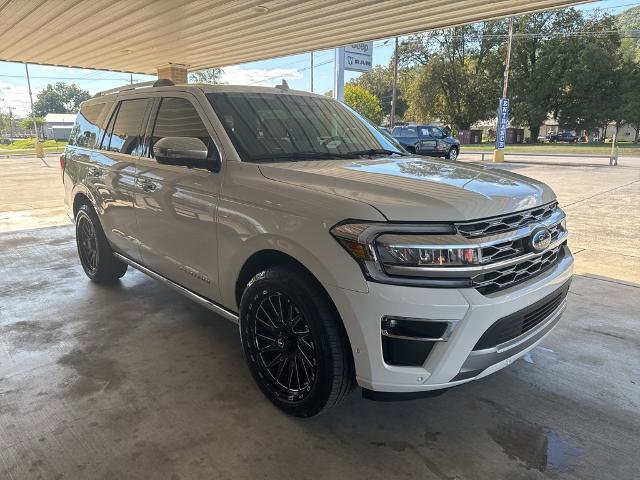 Certified 2024 Ford Expedition Platinum image 3