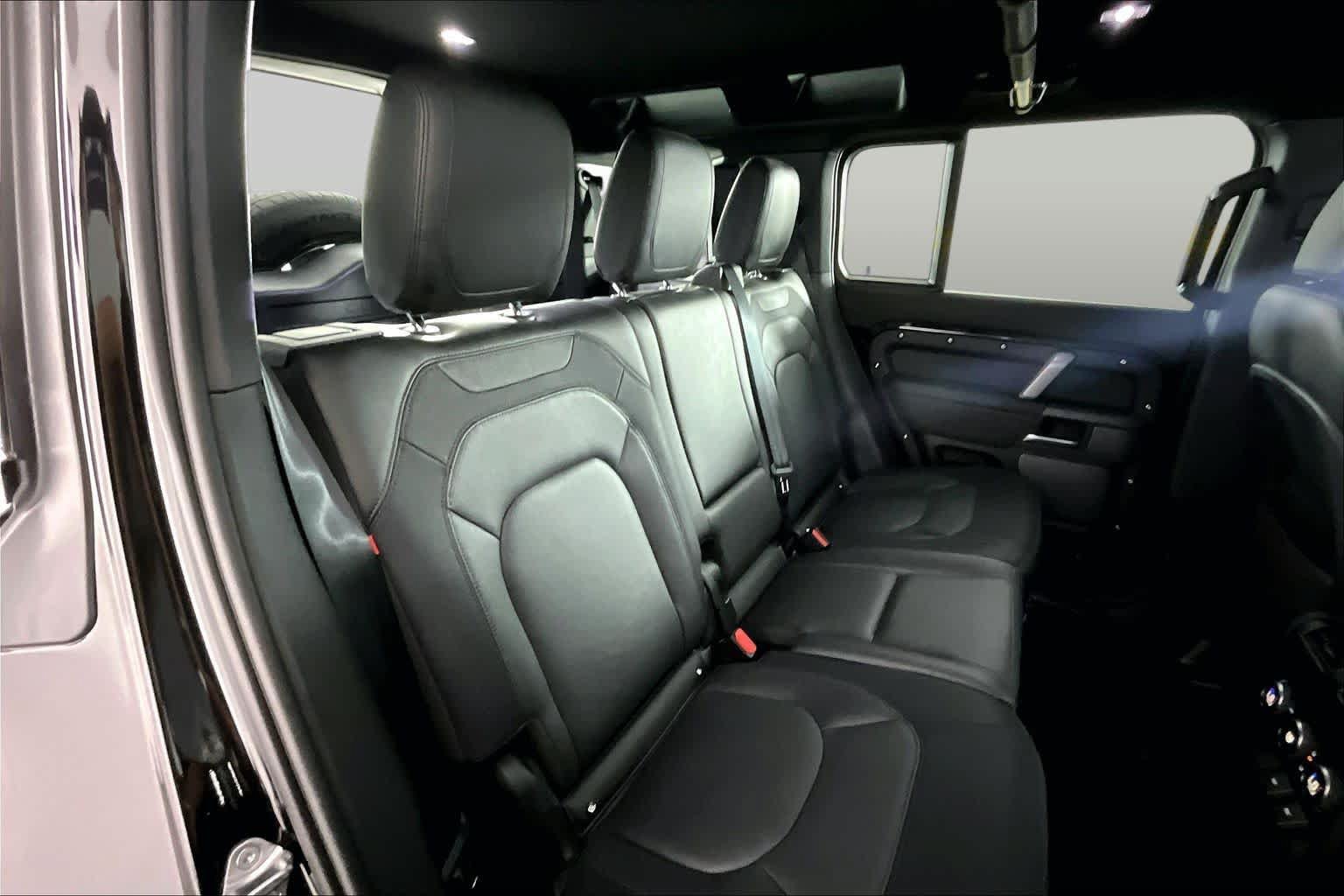 Used 2024 Land Rover Defender 110 X-Dynamic SE AWD/4WD image 19