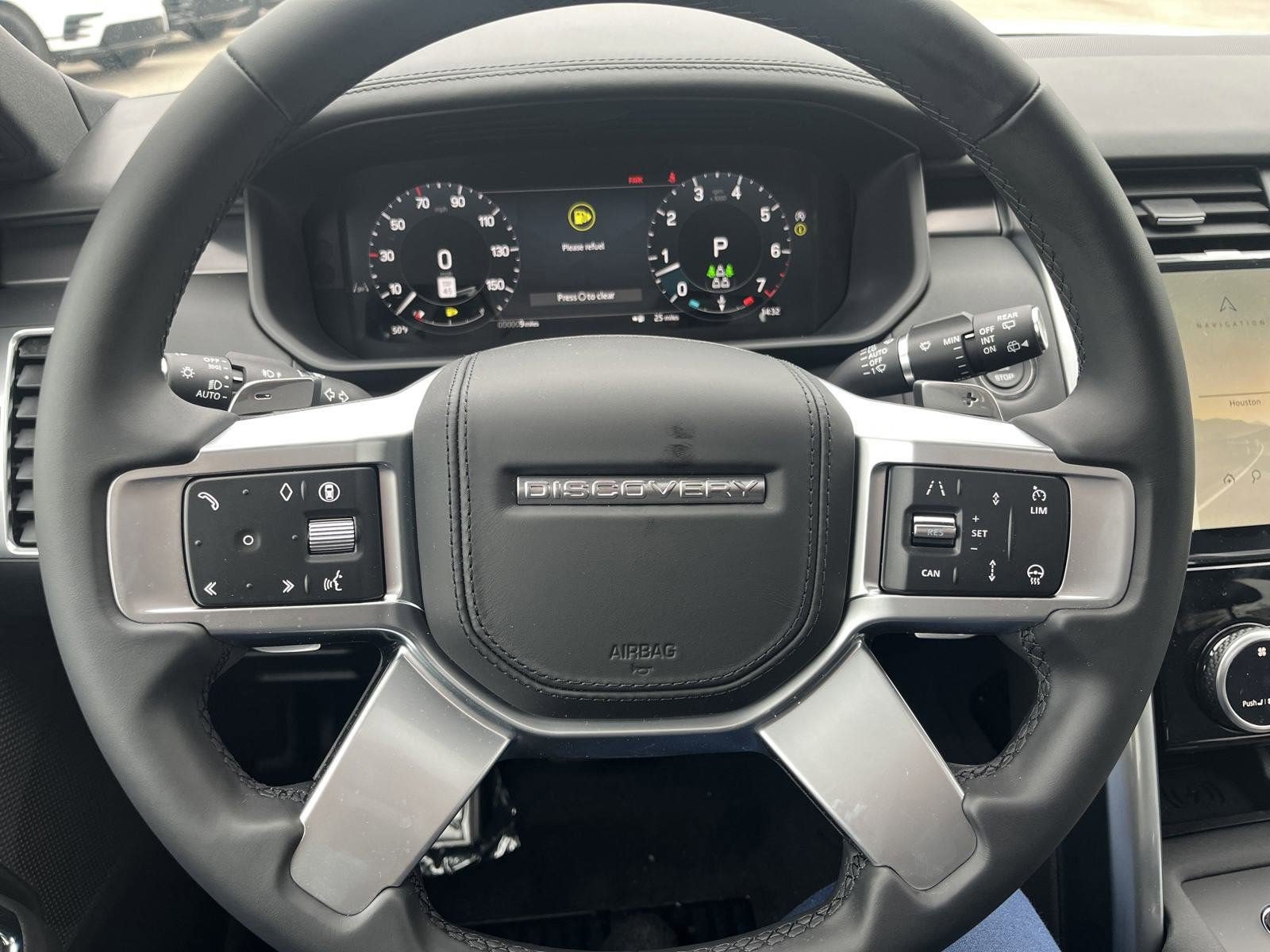 Used 2025 Land Rover Discovery Metropolitan Edition AWD/4WD image 14