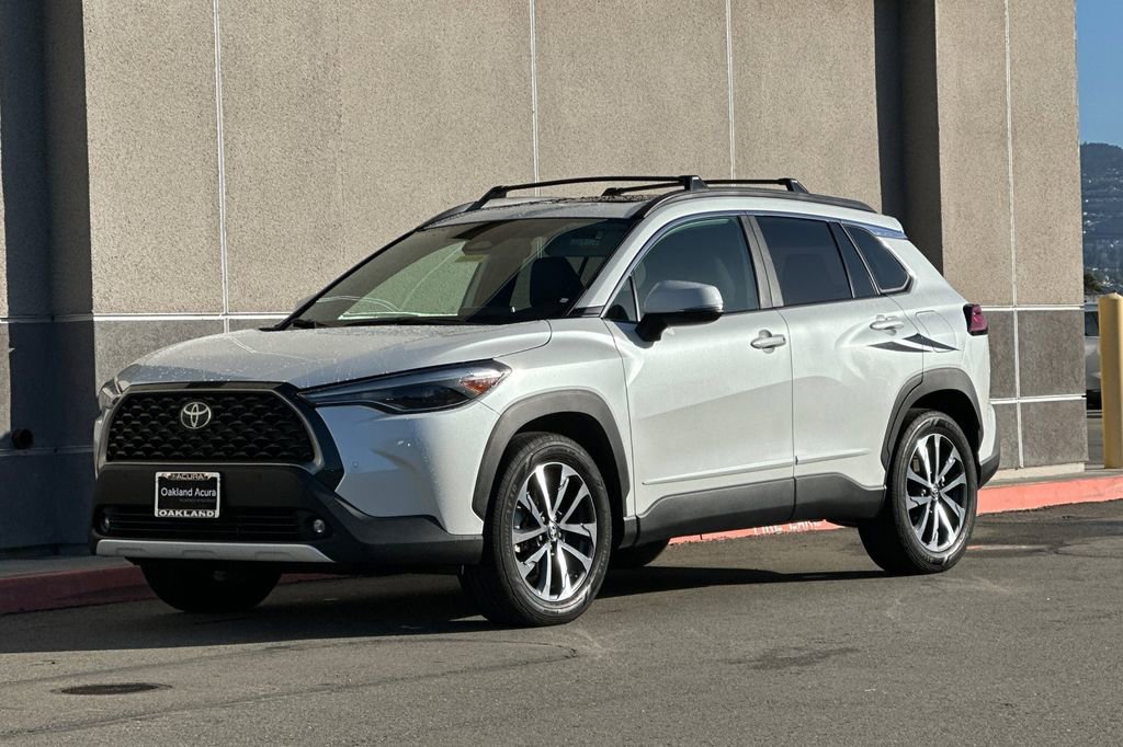 Used 2023 Toyota Corolla Cross XLE w/ Convenience Package image 8