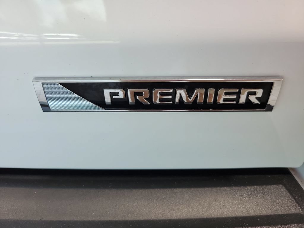 Used 2018 Chevrolet Tahoe Premier AWD/4WD image 11