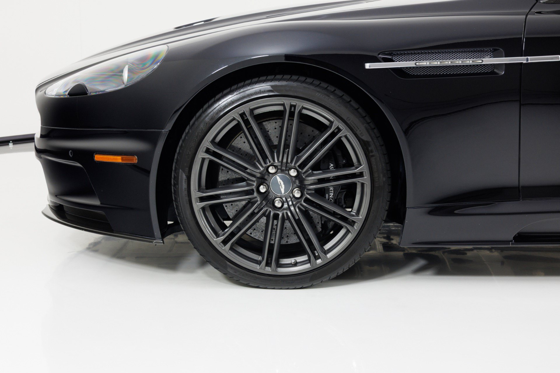 Used 2009 Aston Martin DBS Coupe RWD image 9
