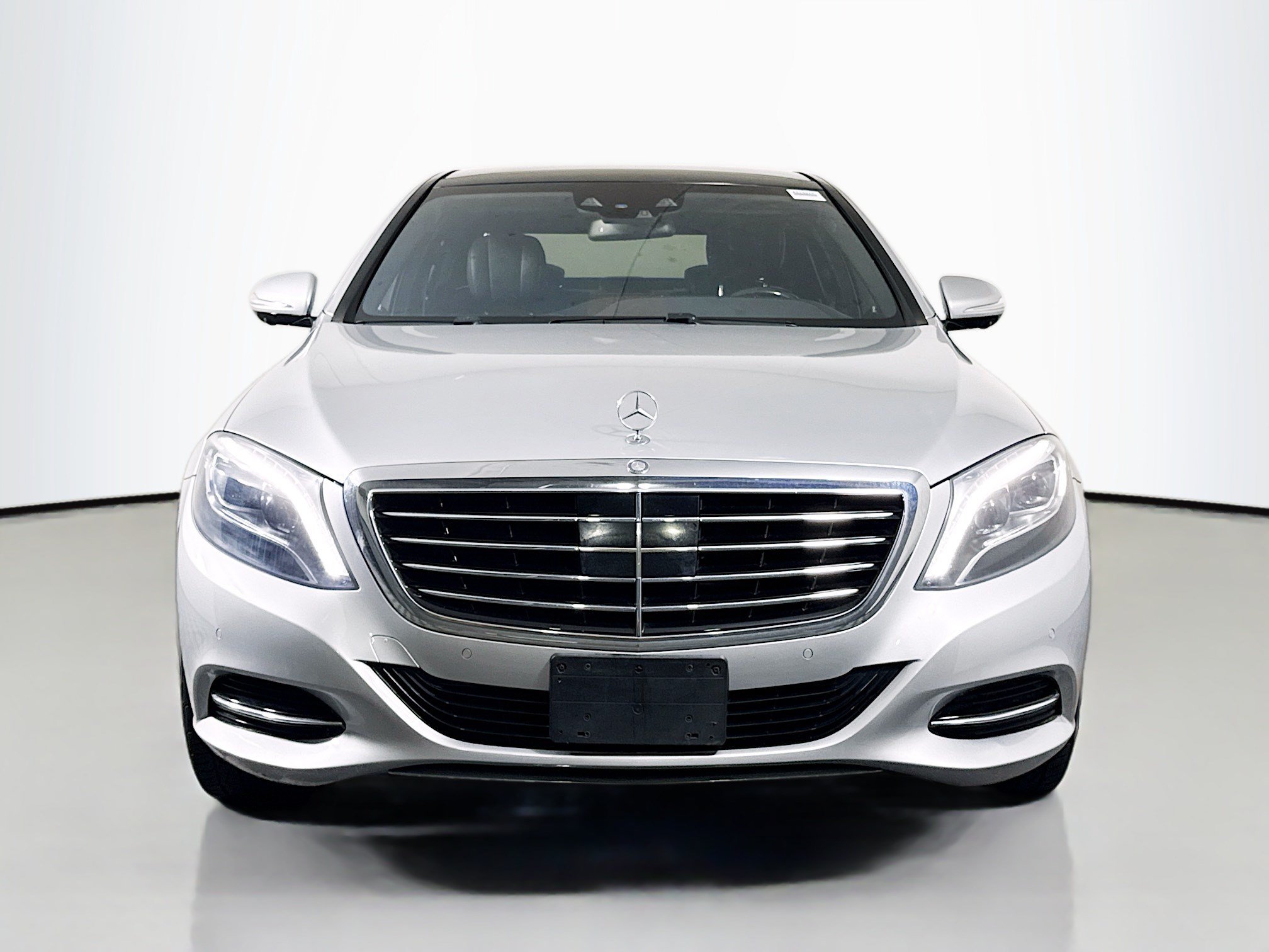 Used 2016 Mercedes-Benz S 550 Sedan image 2